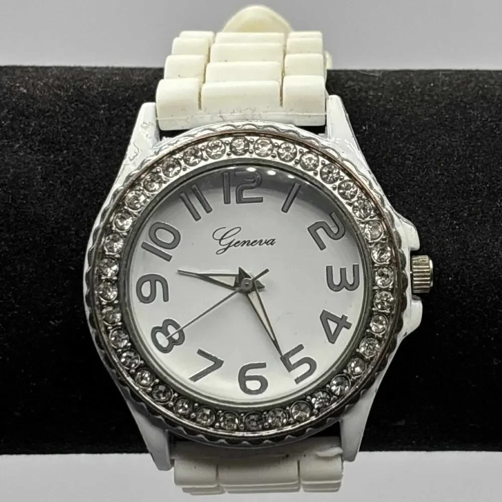 White Retro Analog Men's Watch